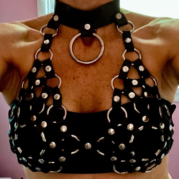 4 piece Black Leather & Metal, Bra Top, Garter, Whip and Chain, Silver Accents - Picture 17 of 17